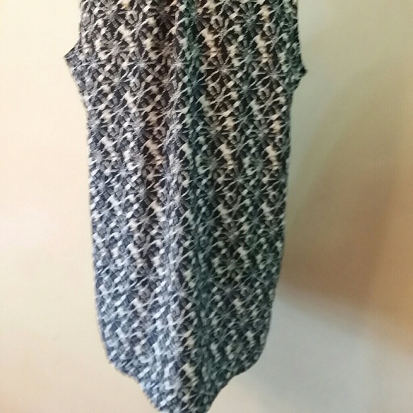 SIMPLY NOELLE Sleeveless Blouse Size: L/ XL - Picture 4 of 8